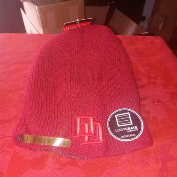 Daredevil and Punisher Reversible Beanie Knit Cap Loot Crate Marvel Exclusive - Picture 1 of 2